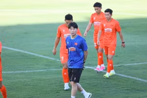 HLV Kim Do Heon chia tay tuyển Việt Nam sau ít tháng gắn bó.