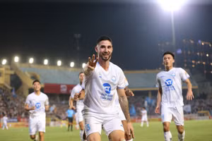 Hậu vệ Kevin Phạm Ba cân nhắc nhập tịch Việt Nam.