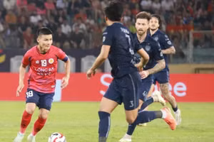 Công an Hà Nội để thua cay đắng Buriram United ở chung kết Cúp C1 Đông Nam Á.