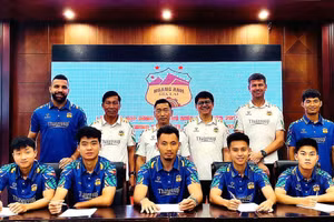 Hoàng Anh Gia Lai chiêu mộ cùng lúc 5 tân binh.