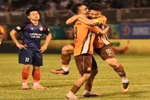 Hoàng Anh Gia Lai đánh bại Công an Hà Nội trên sân nhà ở vòng 7 V-League.