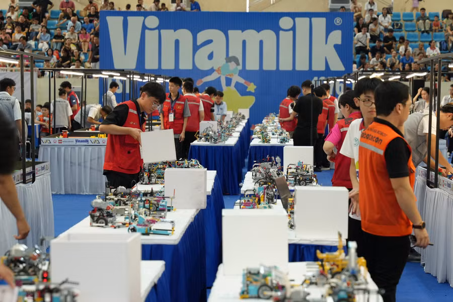 Hình Robotacon 1a VNM.JPG