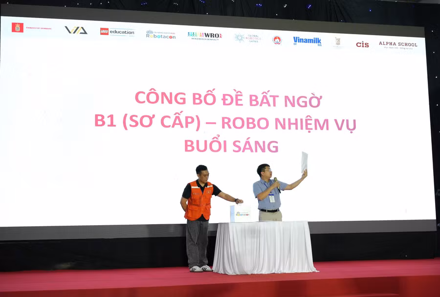 Hình Robotacon 3b VNM.JPG