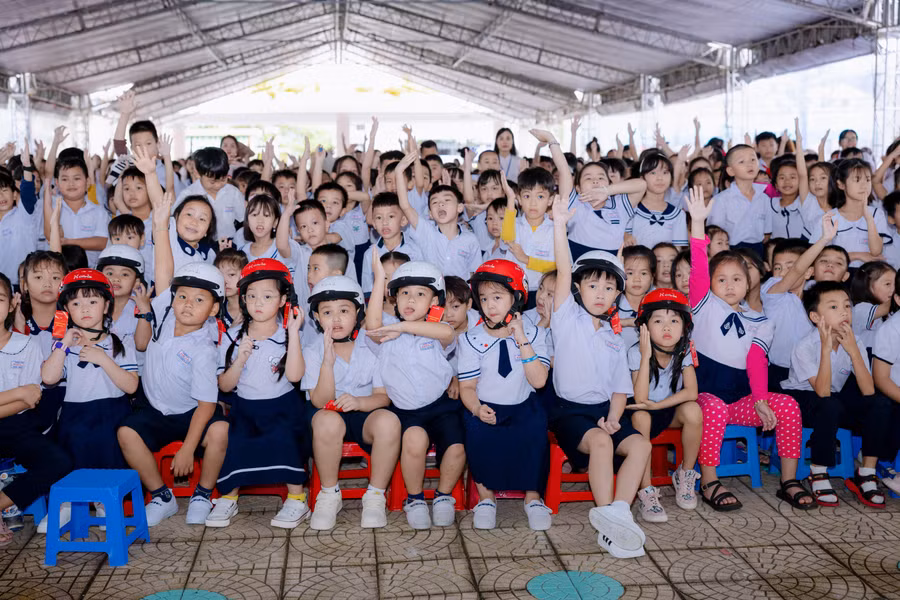 nl-7-cac-em-hoc-sinh-truong-tieu-hoc-tieu-la-hao-hung-tham-gia-chuong-trinh.jpg