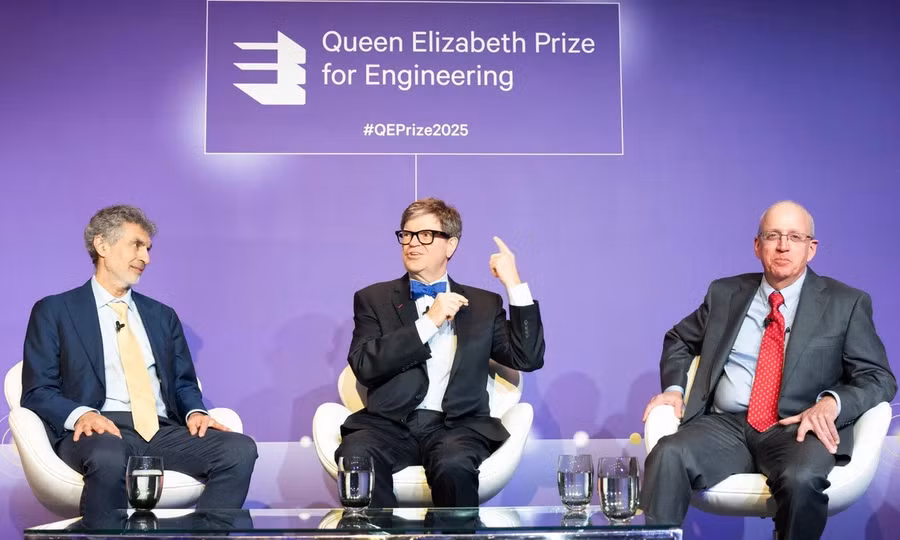 GS. Yoshua Bengio, GS. Yann LeCun và TS. Bill Dally (từ trái qua) là 3 trong số 7 nhà khoa học được vinh danh tại Giải thưởng Nữ hoàng Elizabeth 2025.