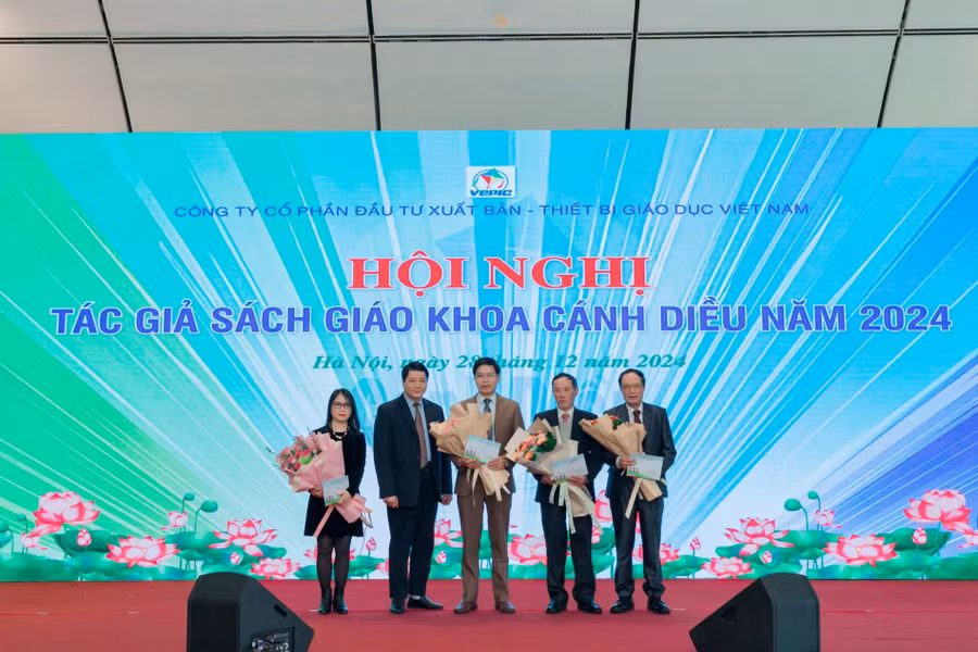 7-cong-ty-vepic-tri-an-nhom-tac-gia-cac-mon-hoc.jpg
