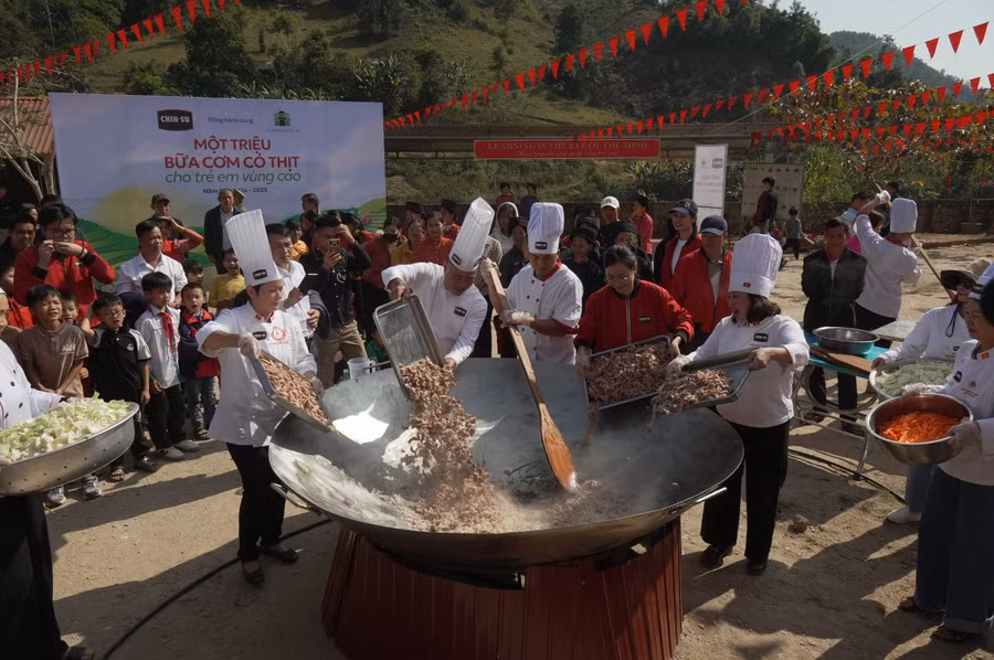 cac-em-hao-huc-truoc-chao-com-co-thit-khong-lo.jpg