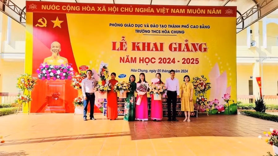 a8-hoa-chung.jpg