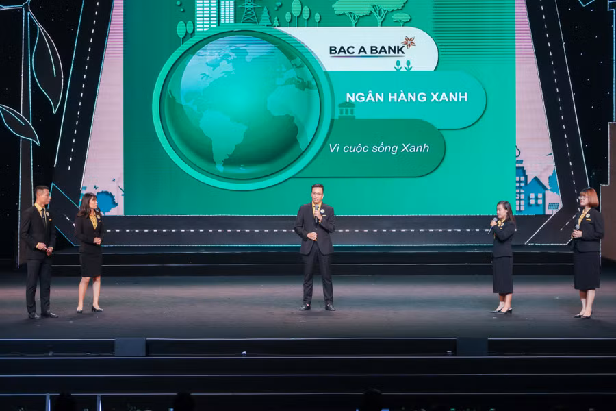 1-ba-thong-qua-hoi-thi-bac-a-bank-da-lan-toa-thong-diep-ve-viec-thuc-hanh-chuyen-doi-xanh-chuyen-doi-so-trong-thuc-tien-van-hanh-tai-don-vi-min.jpg