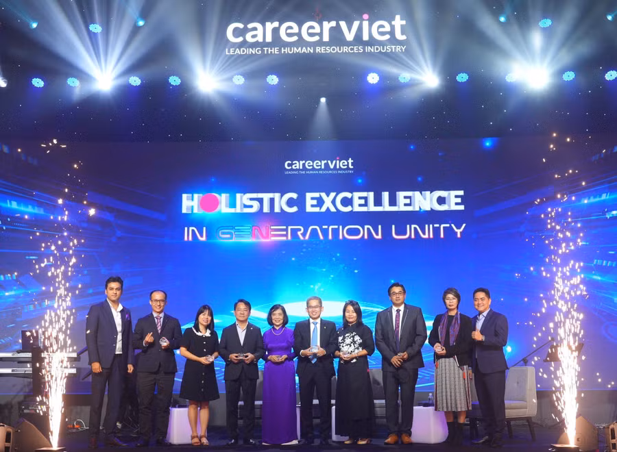 2-ba-pham-thi-quy-hien-giam-doc-nhan-su-masan-consumer-holdings-cung-da-tham-gia-phien-thao-luan-nhom-trong-khuon-kho-hoi-thao-holistic-excellence-generation-in-unity.jpg
