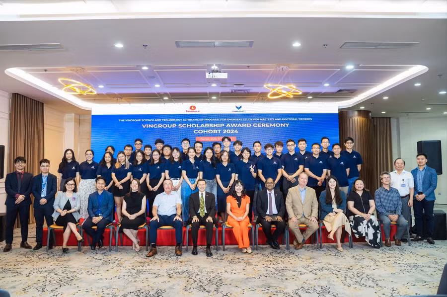 Các sinh viên, học giả Việt Nam nhận Học bổng KHCN Vingroup năm 2024