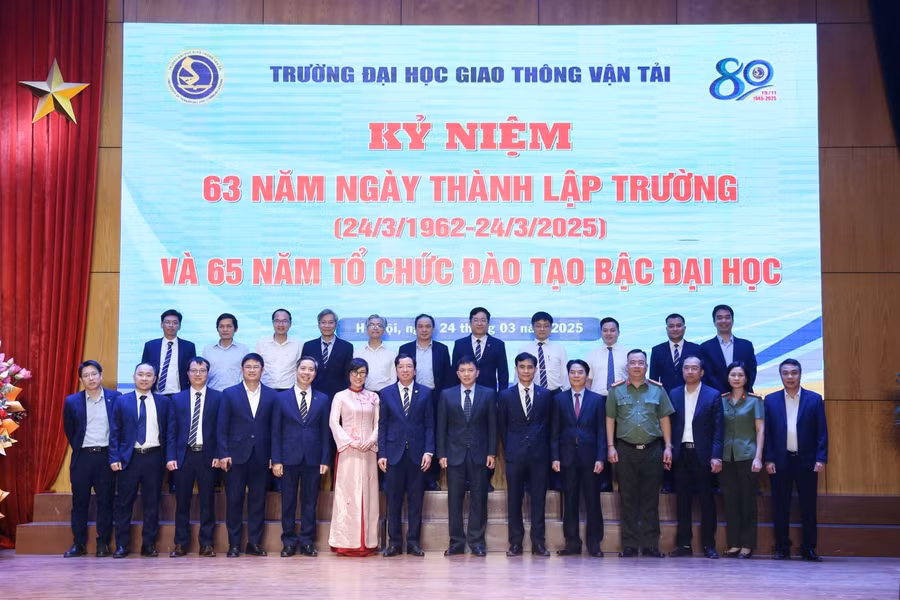 Trường Đại học Giao thông vận tải kỷ niệm 63 năm ngày thành lập 