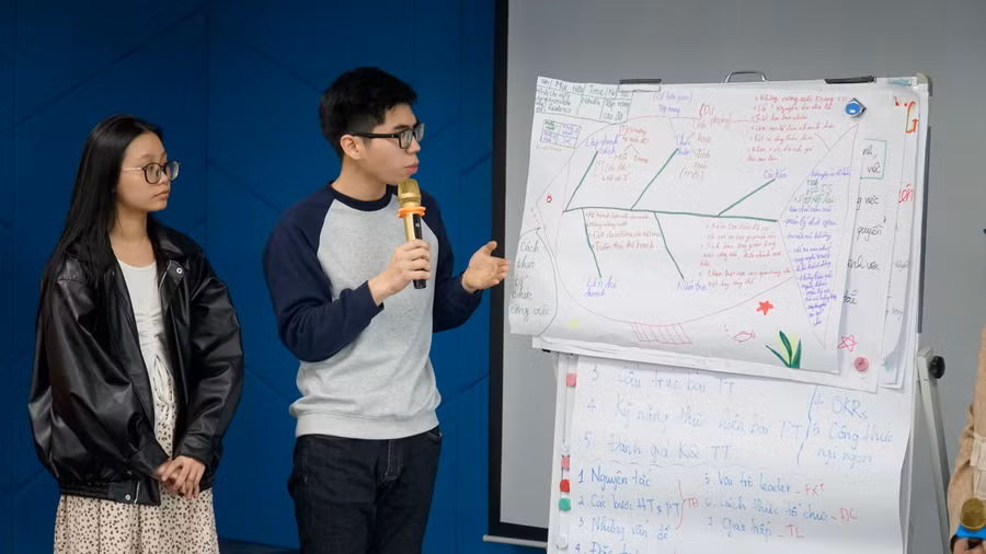 BA 2 - Sinh vien tham gia DynaGen Initiative cua VSF.JPG