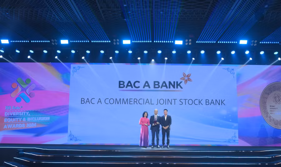 1 BA3 Với giá trị cốt lõi “Vì Con người”, BAC A BANK tạo nên một môi trường làm việc đa dạng, công bằng và hòa nhập.JPG