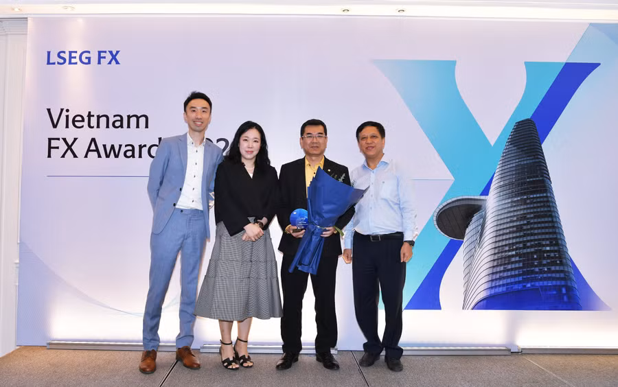 1-ba-voi-nhung-hoat-dong-tich-cuc-tren-thi-truong-ngoai-hoi-nam-2024-bac-a-bank-nhan-giai-thuong-top-5-matching-volume-traded-tai-buoi-le-trao-giai-vietnam-fx-matching-min.jpg