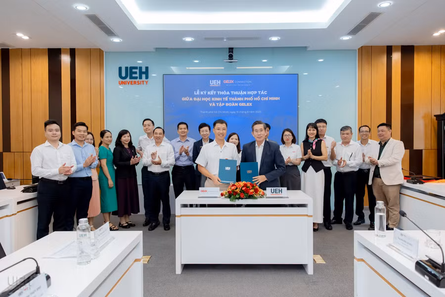 Ông Nguyễn Trọng Hiền, Chủ tịch HĐQT Tập đoàn GELEX ký kết Thỏa thuận hợp tác với Lãnh đạo Đại học Kinh tế TPHCM.