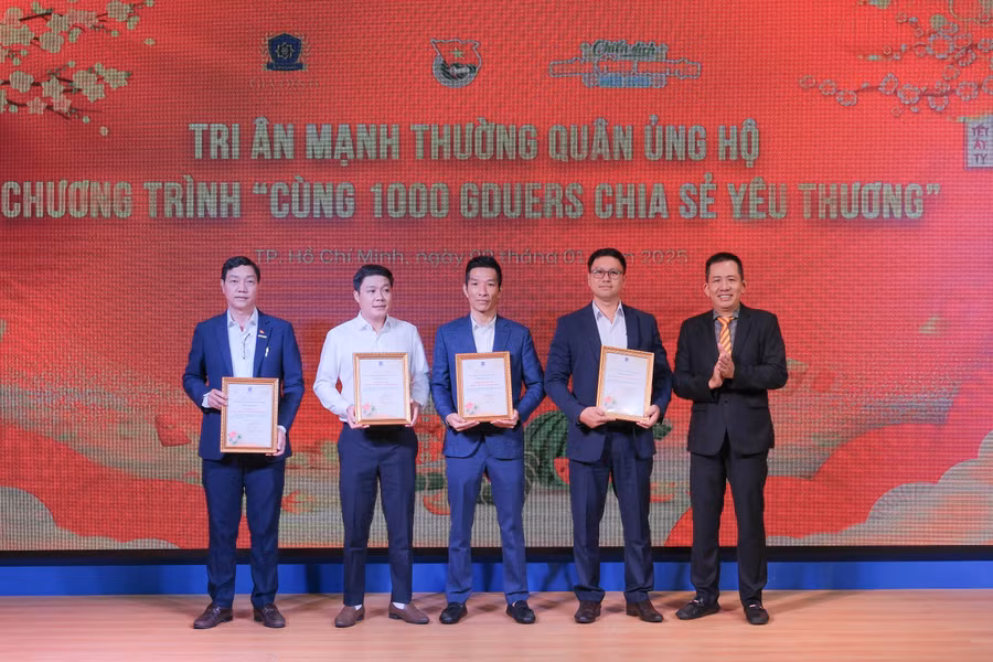 a5-nhcac-doanh-nghiep-manh-thuong-quan-dong-hanh-cung-hoat-dong-trao-qua-tet-cho-sinh-vien.jpg