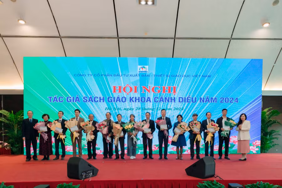 8-cong-ty-vepic-tri-an-nhom-tac-gia-cac-mon-hoc.jpg