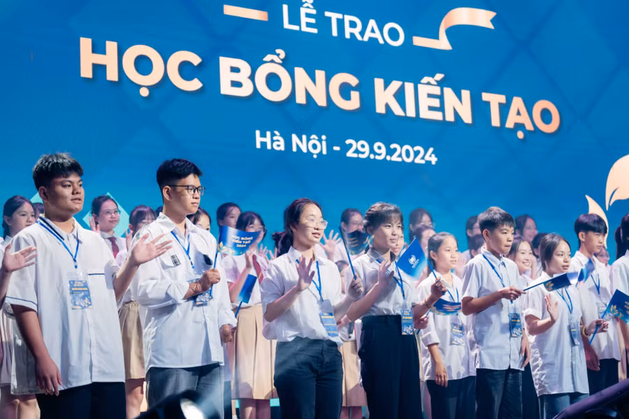 Anh 2 VG BÀI 2.jpg