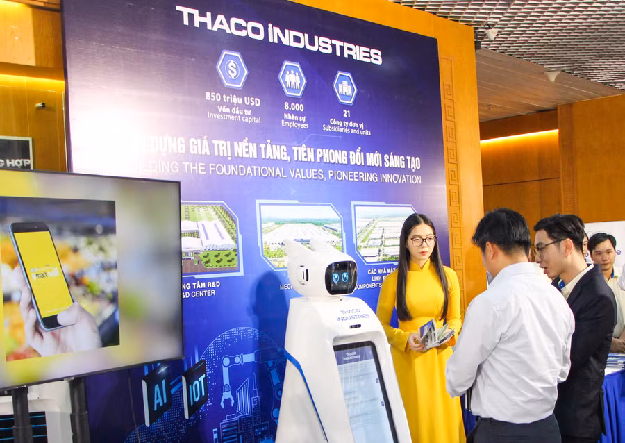 3 thaco Robot có khả năng giao tiếp với con người của THACO INDUSTRIES tại Triển lãm KH&CN Thủ đô 2024.jpg