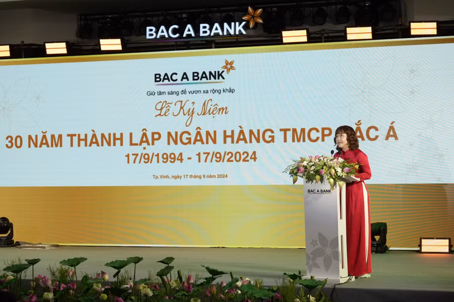 2 BAB Bà Nguyễn Thị Thu Thu, Giám đốc NHNN chi nhánh tình Nghệ An.JPG
