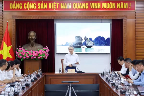 Thứ trưởng Bộ Văn hóa, Thể thao và Du lịch Phan Tâm phát biểu tại Hội thảo.