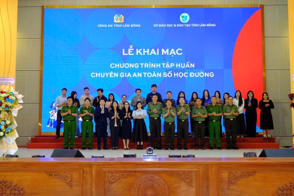 Chương trình tập huấn Chuyên gia An toàn số học đường.