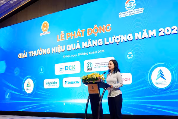 Bà Nguyễn Thị Lâm Giang - Cục trưởng Cục Đổi mới sáng tạo, Chuyển đổi xanh và Khuyến công (Bộ Công Thương) phát biểu khai mạc buổi lễ.
