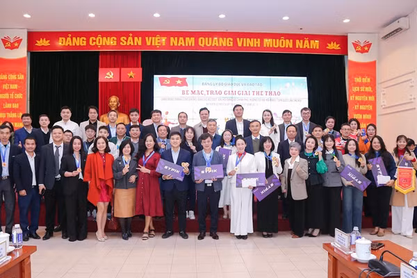 Đảng ủy Bộ GD&ĐT bế mạc giải thể thao kỷ niệm Ngày Nhà giáo Việt Nam