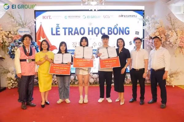 Toàn cảnh sự kiện.