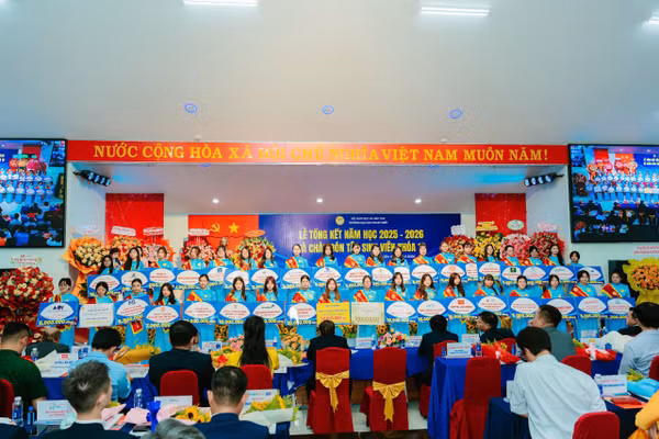 Trường Đại học Phan Thiết nhận học bổng hỗ trợ từ các đơn vị, cá nhân.