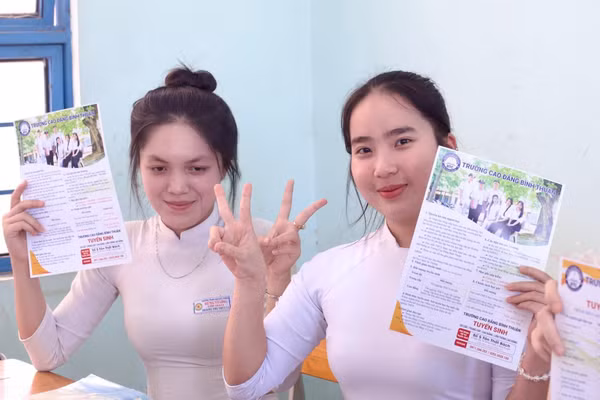 Các học sinh trong buổi tư vấn tuyển sinh của Trường Cao đẳng Bình Thuận. Ảnh: Trường Cao đẳng Bình Thuận.