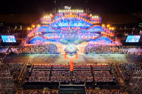 Sân khấu Lễ khai mạc Festival Biển Khánh Hòa 2026.