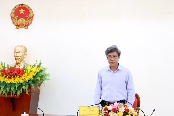 Phó Chủ tịch UBND tỉnh Lâm Đồng Nguyễn Minh chủ trì họp. Ảnh TT Dân