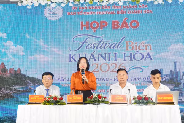 Bà Thái Thị Lệ Hằng, Giám đốc Sở Văn hóa, Thể thao và Du lịch tỉnh Khánh Hòa thông tin về Festival Biển Khánh Hòa 2026.
