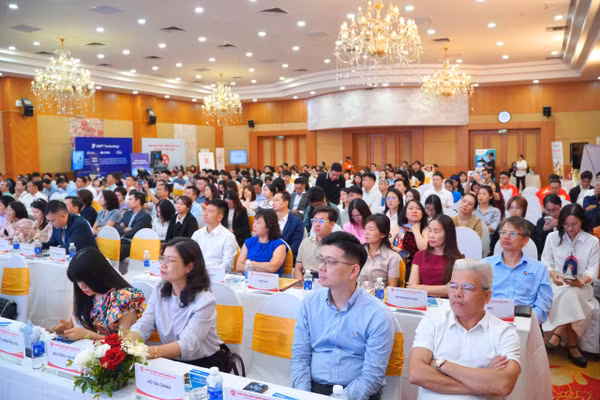 Sự kiện thu hút nhiều đại biểu là đại diện cơ quan quản lý, doanh nghiệp logistics, doanh nghiệp công nghệ, chuyên gia và cơ sở đào tạo trong lĩnh vực logistics - chuỗi cung ứng.