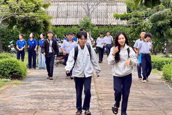 Đề thi Ngữ văn tốt nghiệp THPT 2026: Lạ và hay với câu hỏi làm thế nào để có những "Steve Jobs Việt Nam"