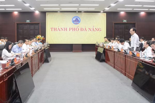 Quang cảnh buổi làm việc giữa Đoàn công tác của Bộ GD&ĐT với UBND TP Đà Nẵng.