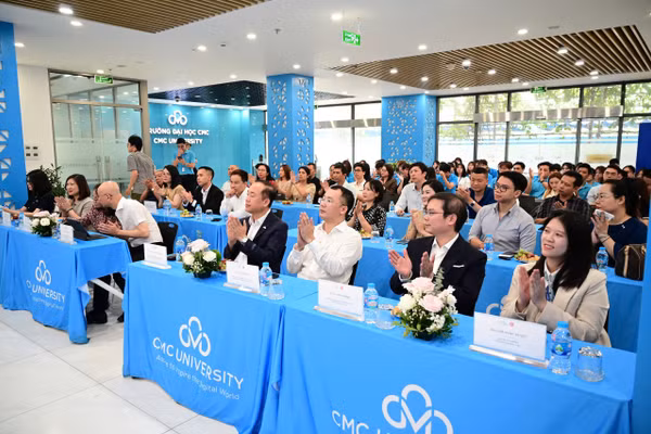 Sự gắn kết giữa nhà trường và doanh nghiệp trong đào tạo logistics đang trở thành yếu tố then chốt để đáp ứng yêu cầu ngày càng cao của thị trường lao động trong kỷ nguyên AI và chuyển đổi số.