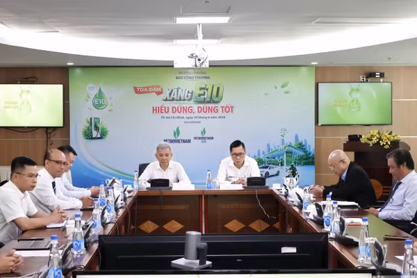 Tọa đàm là dịp để cơ quan quản lý, doanh nghiệp và chuyên gia cùng nhìn lại kết quả bước đầu sau một tháng triển khai xăng E10 trên toàn quốc.