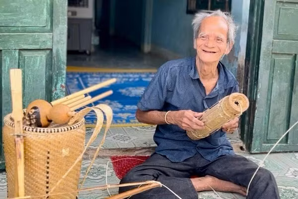 Đàn Cha pi, nhạc cụ truyền thống của đồng bào Raglai đang trở thành điểm nhấn thu hút du khách.
