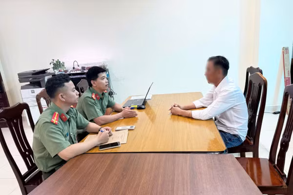 Công an tỉnh Lâm Đồng làm việc với người đăng tải thông tin sai sự thật.