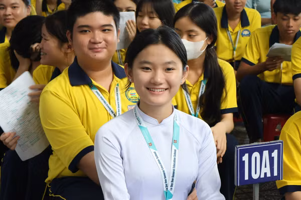 Học sinh Trường Tiểu học - THCS - THPT Lê Quý Đôn (Hàm Thắng) tham gia lễ phát động.