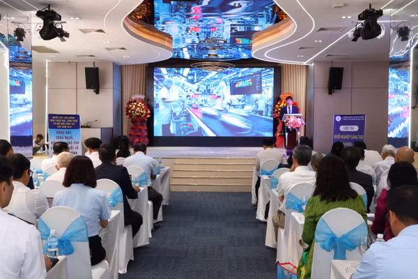 UBND tỉnh Khánh Hòa tổ chức lễ kỷ niệm Ngày Khoa học, Công nghệ và Đổi mới sáng tạo Việt Nam 18/5. Ảnh: Mã Phương