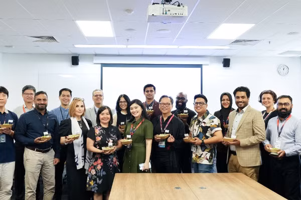 Giảng viên và nhân viên được trao chứng nhận Advance HE Fellowship của RMIT Việt Nam. Ảnh: RMIT