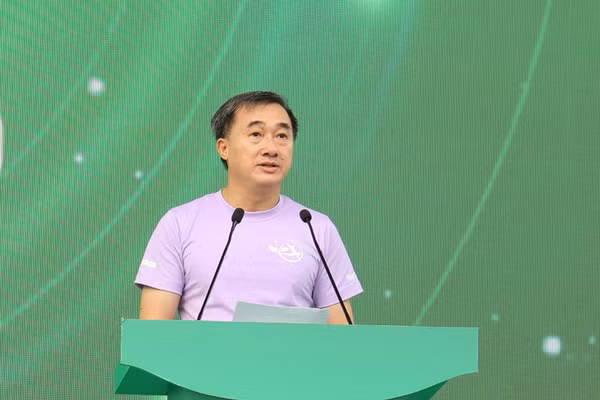Thứ trưởng Bộ Y tế Trần Văn Thuấn. 