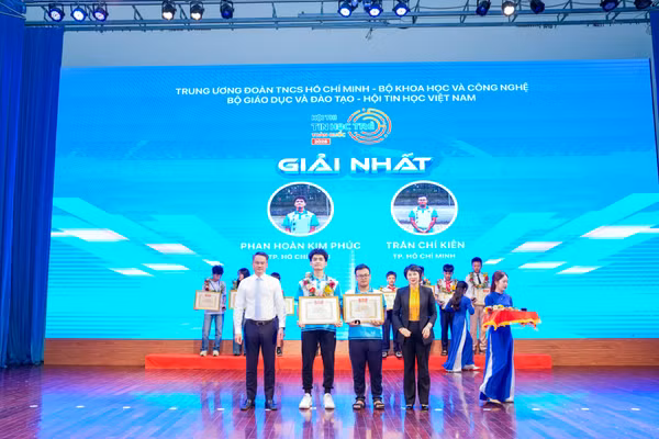 Các thí sinh đạt giải Nhất. 