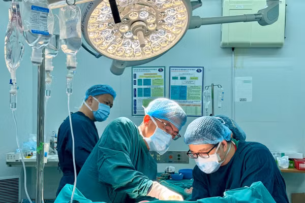 Bệnh nhân được chỉ định phẫu thuật cắt bỏ toàn bộ gan trái. Ảnh: BVCC. 
