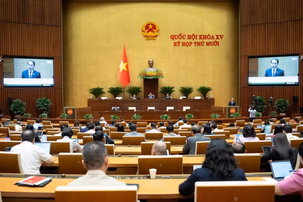 Quốc hội nghe Tờ trình và Báo cáo thẩm tra Dự án Luật Hàng không dân dụng Việt Nam (sửa đổi). 