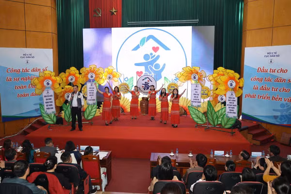 Theo phương án trung bình, trong 5 năm đầu của thời kỳ dự báo, 2024-2029, tỷ lệ tăng dân số bình quân hằng năm của cả nước là 0,66%. Ảnh minh hoạ.